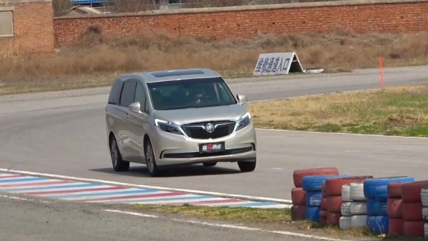 开坦克300下赛道？没想到竟是王者！！