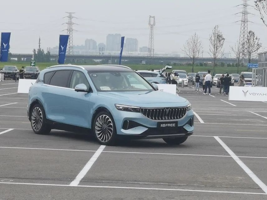 零百4.5秒带空悬，体验过后方知岚图FREE出众的远不止性能