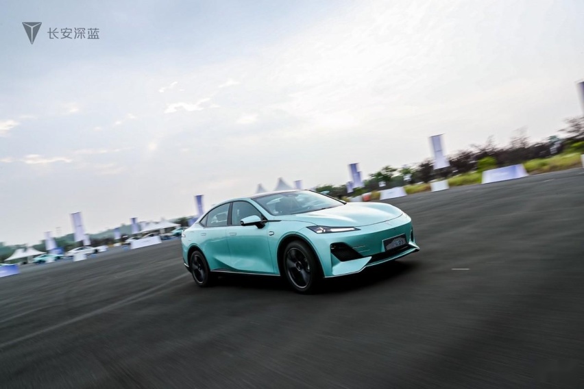 深蓝玩命优惠？直降4万！9.99万拿下深蓝SL03毫无难度