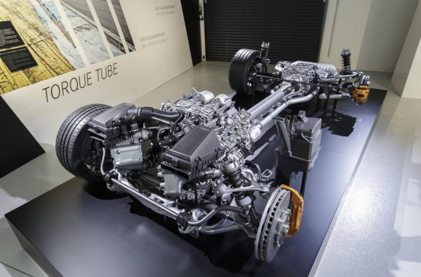 新一代奔驰AMG GT跑车，4.0T V8+9AT，液压防侧倾锻铝悬挂