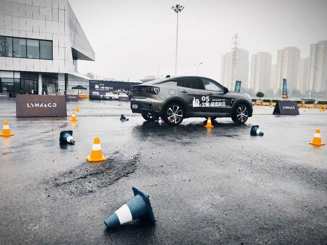 不同寻常的以极为常 试驾领克05