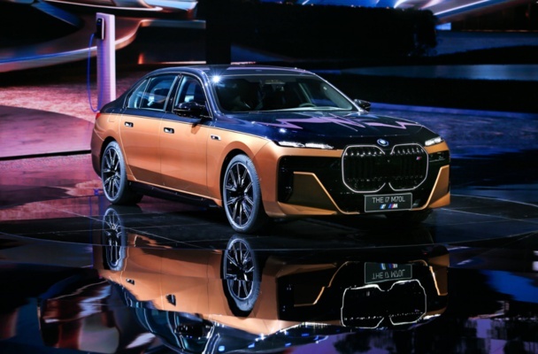  创新纯电动BMW i7 M70L上海全球首发