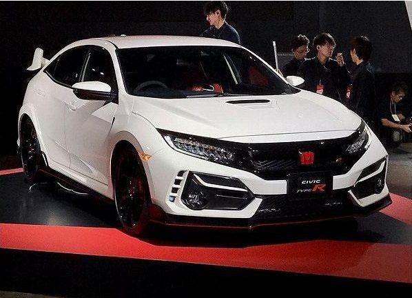 新款思域TYPE R全球首发，两厢王者秒天秒地，能秒C63吗