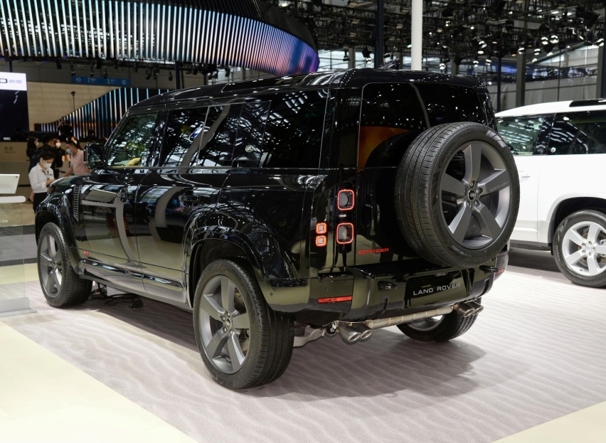 售价161.8万元 路虎卫士110 V8版实车亮相 5.4秒破百
