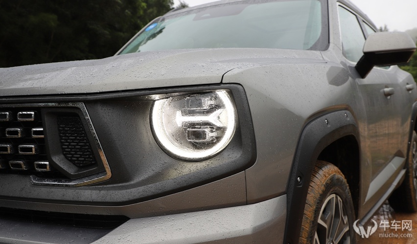 这辆“轻越野SUV”真带电，哈弗二代大狗真的做到了全面提升？