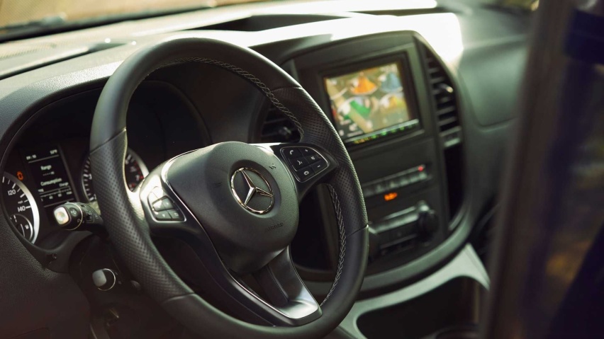 mercedes-benz-metris-getaway-cockpit.jpg