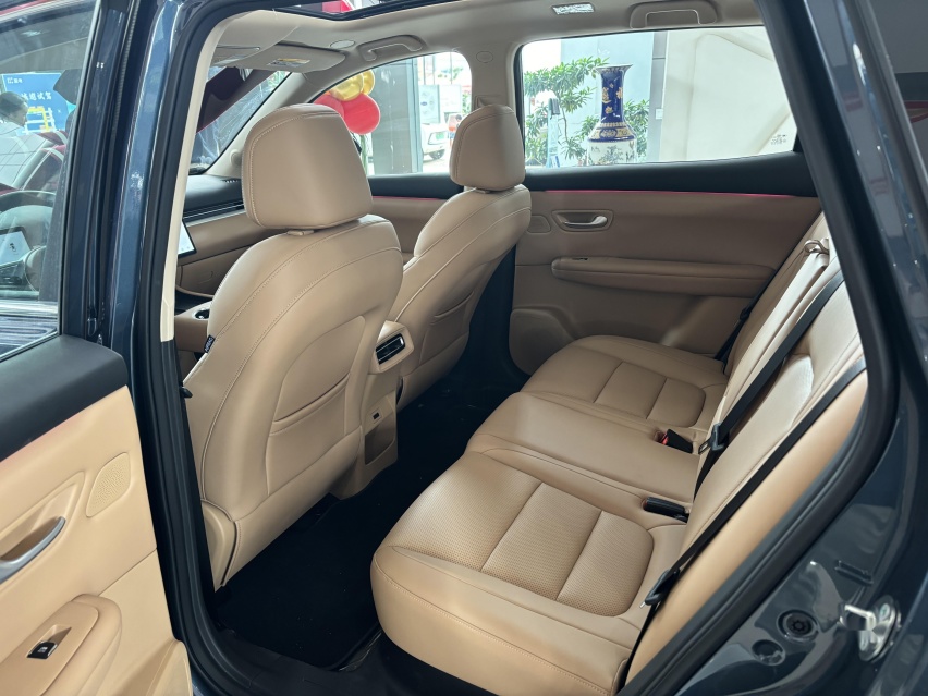 问界M7平替？蓝电E5 PLUS到店，配华为车机，续航1300km