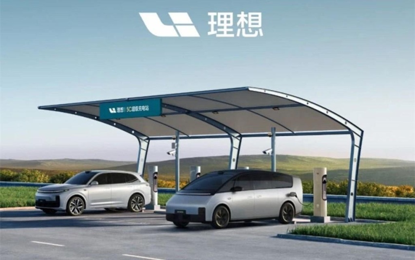 公路高铁理想MEGA，5.5秒破百，充电10分钟续航400公里
