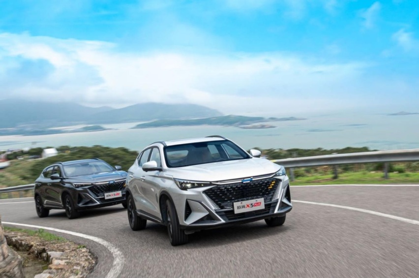 “进取新青年”该如何定义？长安欧尚X5 PLUS降维打击缤越COOL