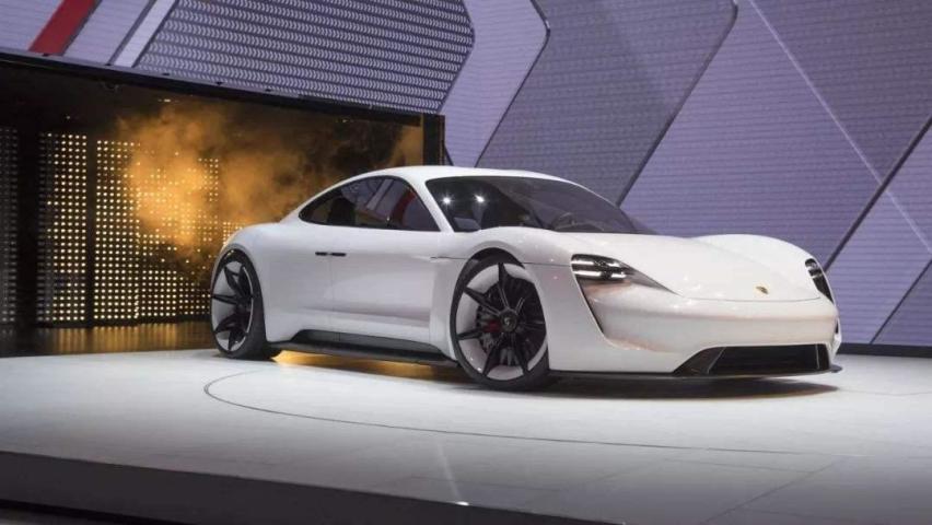 2020年量产，外媒如何看待保时捷纯电动车型Taycan？