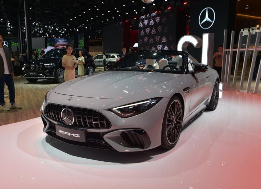 200万只能盯着燃油车，新AMG SL 63，敞篷跑车吸睛无数