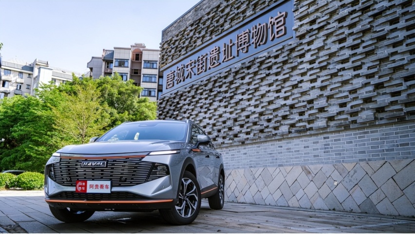 省油又带劲还无续航焦虑，市区通勤神器，新超混“顶流”就是TA？