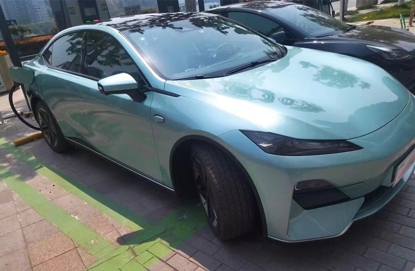 长安深蓝C385实车现身，配无框车门+电动尾翼，续航700km？