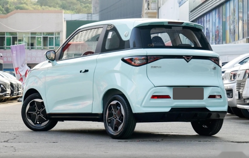 凯翼拾月尊享版上市，售价7.98万元起，纯电续航201/301km