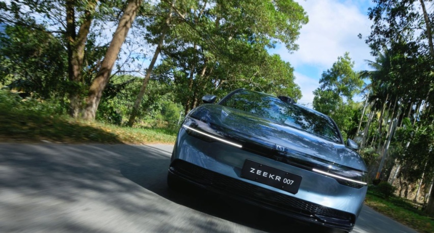试驾极氪007：风格异于Model 3，百公里电耗22.7kWh