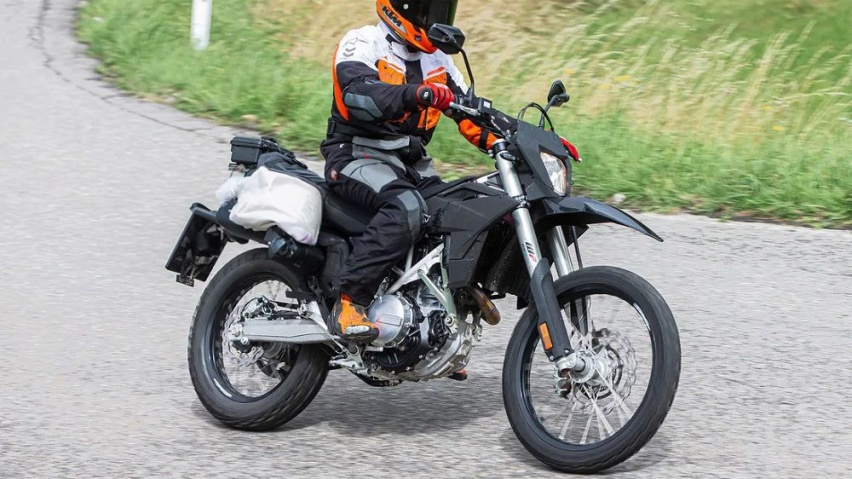 2024KTM 690 SMC 、EnduroR测试车曝光