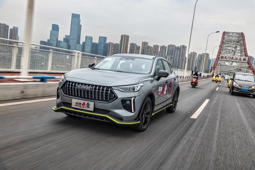 试驾哈弗赤兔 适合年轻人的运动SUV 百公里加速7.7秒