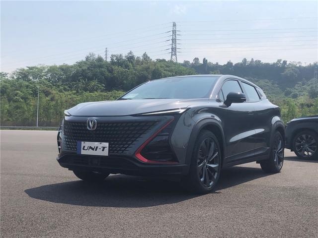 试驾长安UNI-T：7.57s破百，能“文”能“武”