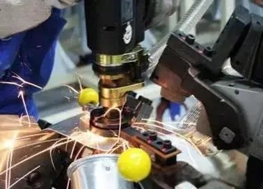 大众汽车的品质之源：18 套激光系统焊接技术带来汽车制造新变革