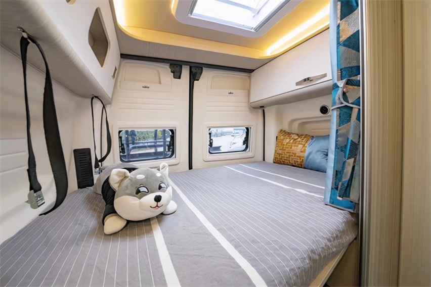 2022款瑞弗启界R500穿越版，福特新全顺V362打造精致旅居车