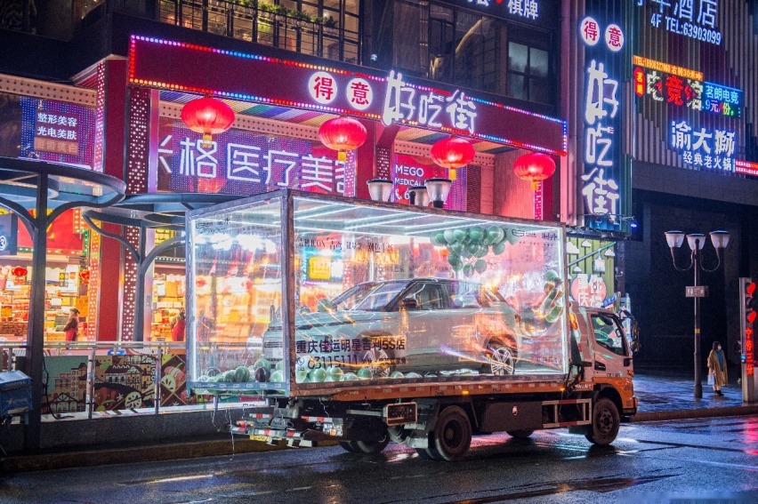 吉利ICON-青鸢限量款夜游山城，化身山城魔幻夜景中的“人间绝色”