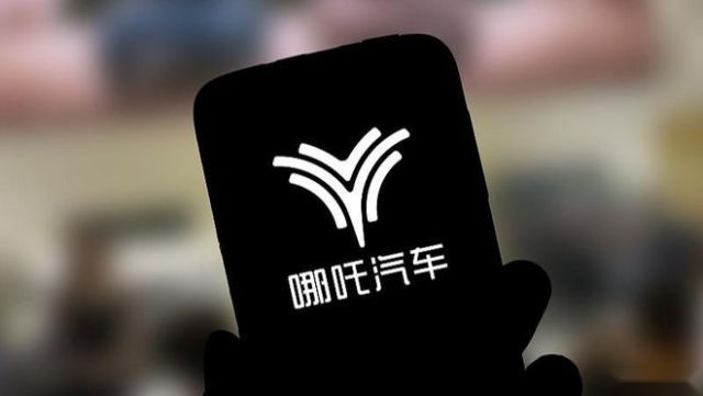 法拉利、布加迪同款剪刀门，哪吒S助力品牌向上，前路荆棘密布