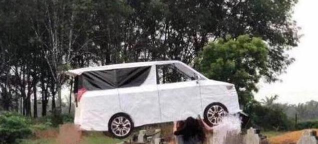 清明烧假兰博基尼、假红旗车，竟还有人烧真保时捷的？