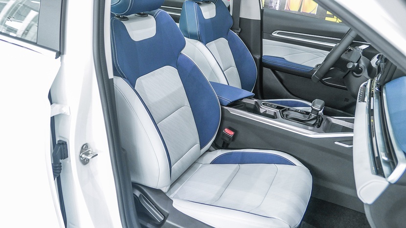 【帮你选车】造型内饰配置全提升 6.99-8.89万元 第四代帝豪实拍