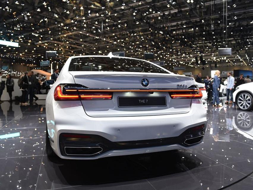 宝马7系的3.0T V6带插电混动，5秒破百很高级，且兼顾运