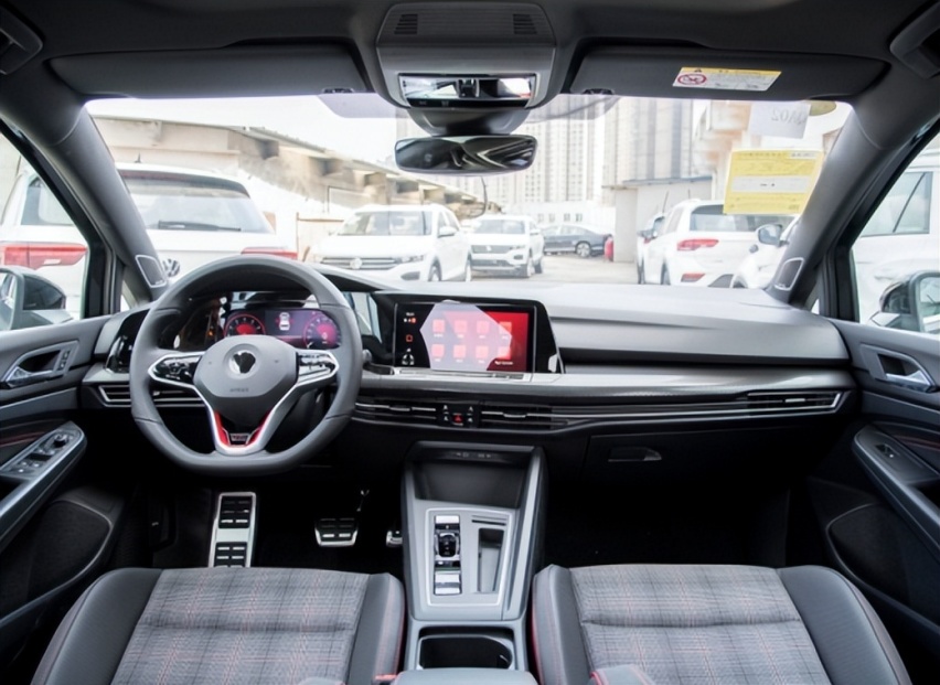 2023款高尔夫GTI，强劲的动力输出，钢炮届的一匹”黑马”