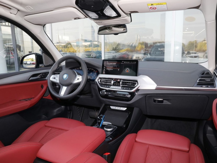 30万+预算买纯电SUV BMW iX3是个重要选项吗？