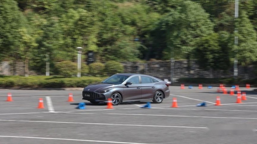 都是10万以内主打操控,MG5与缤瑞COOL谁更强