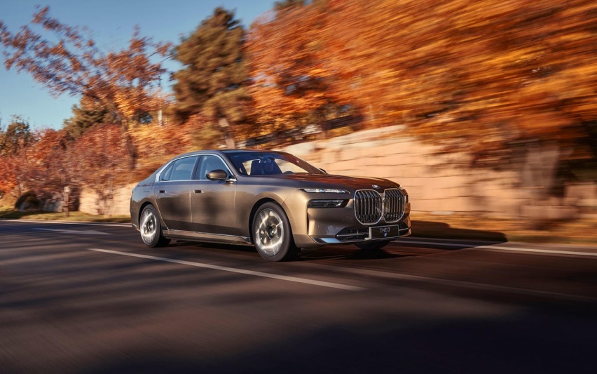 享乐主义与定义未来， 驾驶创新纯电动BMW i7是什么体验？