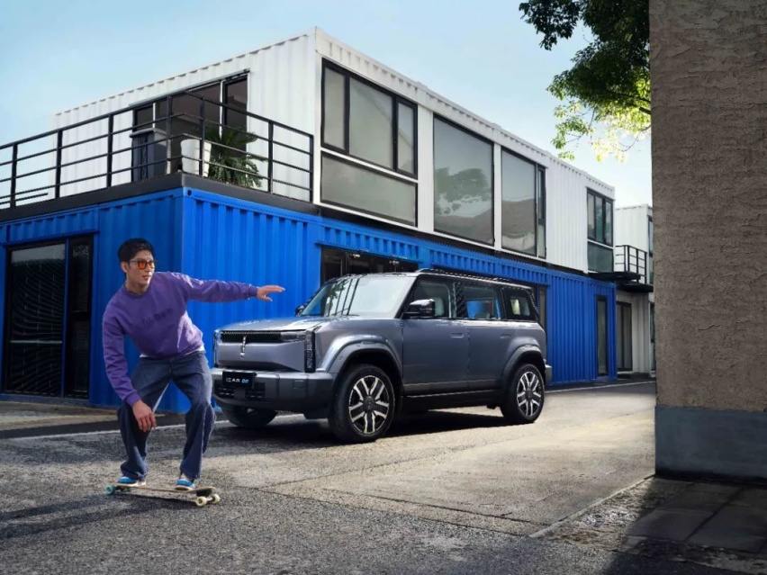 会玩梗的 iCAR 03，如何用最硬核的方式面向年轻人？