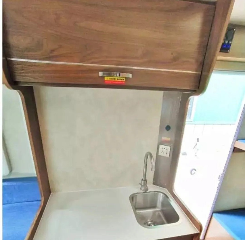 小巧精致又实用的科发小企鹅拖挂房车，小户型设计可满足一家人使用