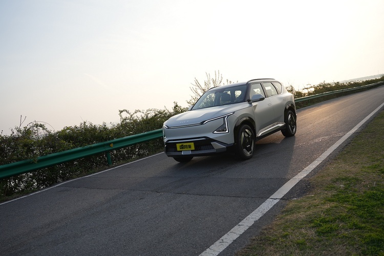 20万左右买合资纯电SUV，起亚EV5哪款更划算