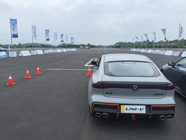 试驾UNI-V 2.0T，速度劲爽，驾控踏实，等25日上市价格