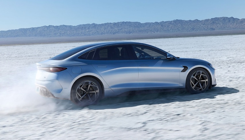 卷王来了!15万入手插混四驱中型SUV,17万买5米旗舰家轿
