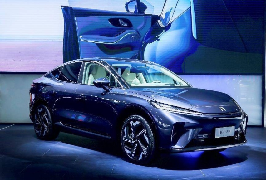 搭载最大华为AR-HUD 飞凡旗舰SUV R7大湾区车展首秀