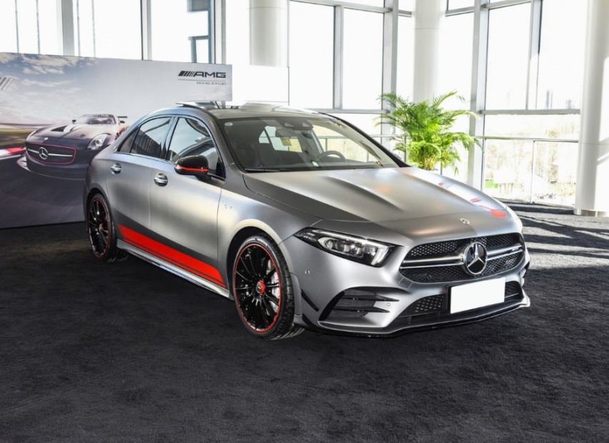 最低配的奔驰AMG A35L，也要43.98万，不过动力确实不弱