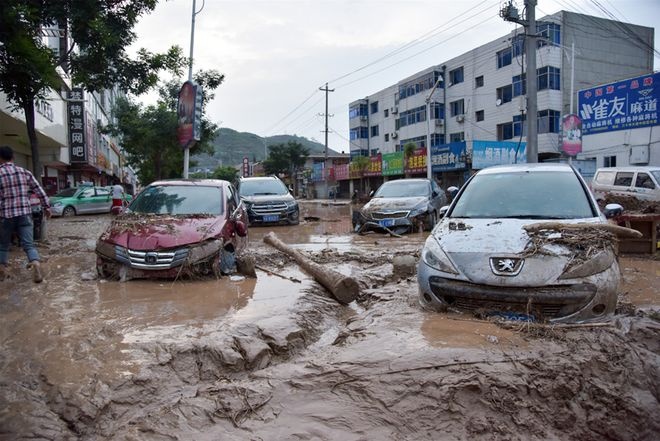 暴雨来袭汽车进水，学会正确处理让你少花冤枉钱
