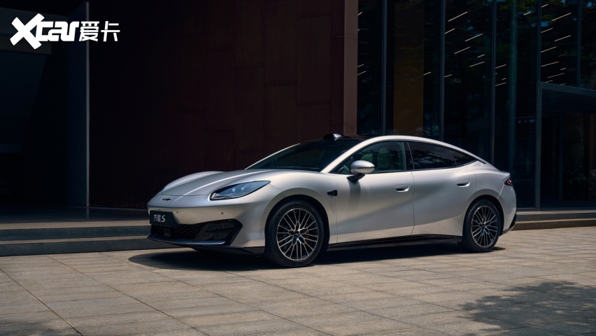 双车齐发！面面S级的方程S与S GT正式上市18.99万起