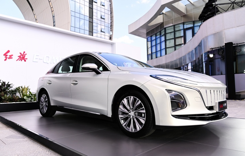 红旗新轿车登场！长超5米续航560km，不足15万，还看汉EV？