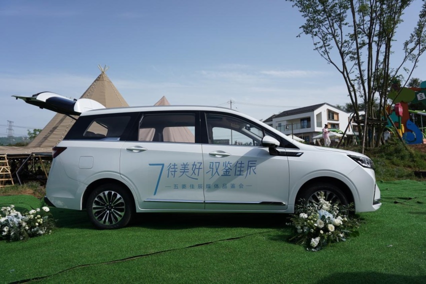 试驾完五菱佳辰后，评价如下：亲民实用且性价比高
