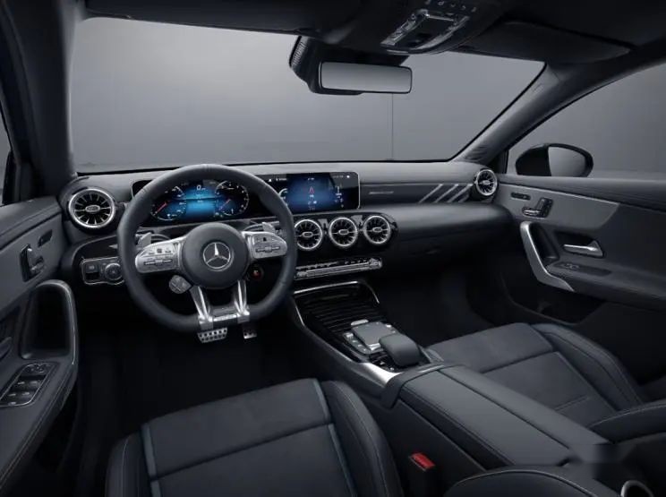 两厢进口AMG A35来了，小钢炮的外形，只是这价格..