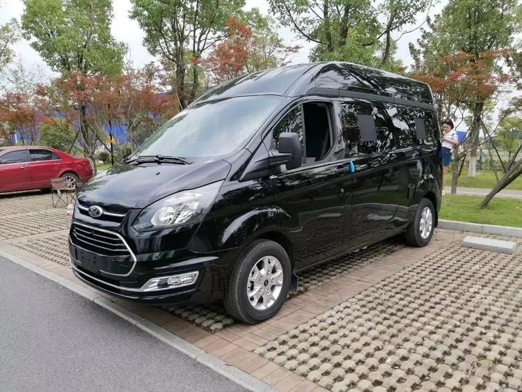 8.28上海房车展：阿尼亚多功能商旅房车，福特国六自动挡，29.68W起售