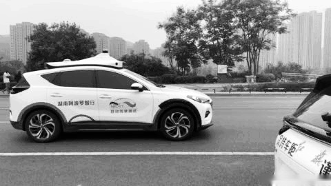 智能测温免费乘坐的自动驾驶出租车来了，长沙妹子夸赞：太靓塞了