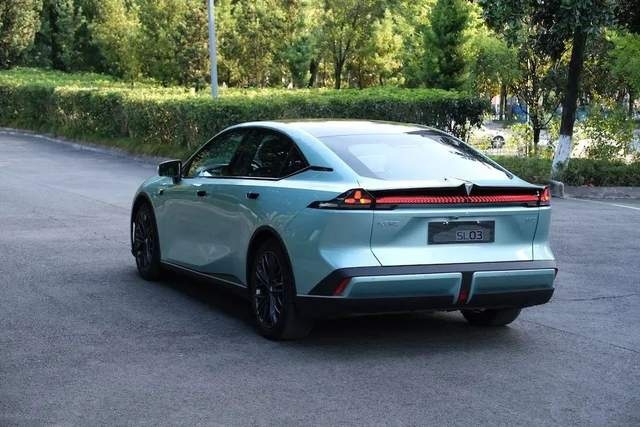 17万出头就可买中型轿车，国产纯电动，闭着眼买错不了