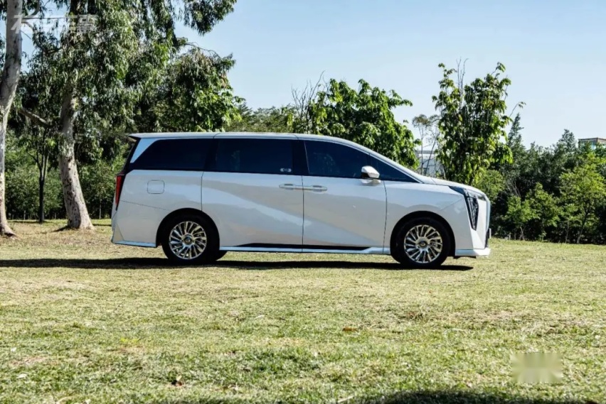 内外兼修的传祺M8宗师版 能否撑起“中国品牌MPV”的“门面”？