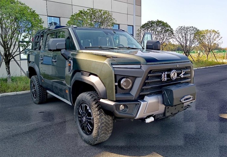 剑指仰望？东风高端硬派越野SUV，预计售价超70万！